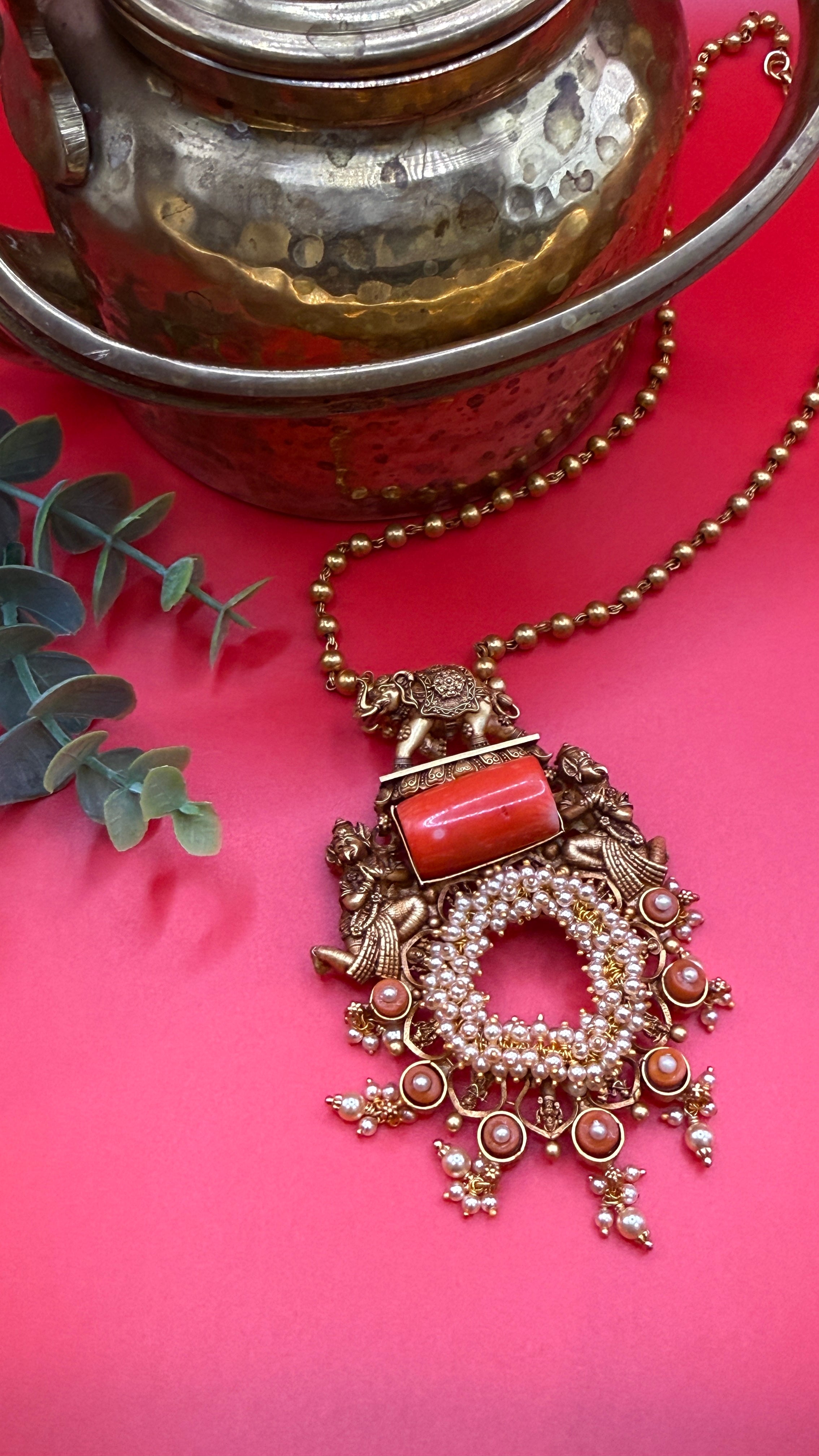 elephant-coral-pearl-pure-silver-long-haar-antique-gold.jpg